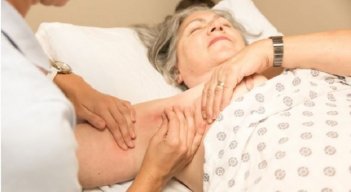 Según la OMS, las mujeres a partir de los 40 años deben hacerse una mamografía cada año. / Cortesía/ La Opinión