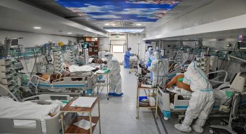 El viernes batió un récord de muertos diarios desde el inicio de la pandemia, cuando registró 385 fallecidos. /AFP
