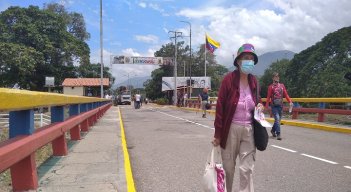 Se requiere que en las poblaciones fronterizas se alcance al menos el 70% de vacunación. / Foto: La Opinión 