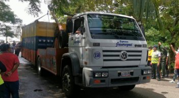 Retiraron contenedores que permanecían atravesados desde febrero de 2019 en puente internacional La Unión.