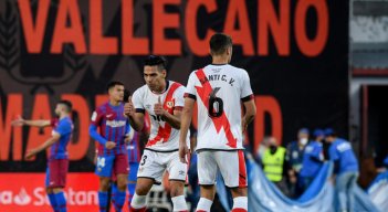 Falcao fue asistido por Oscar Trejo y a la hora de adentrarse al área, enganchó dejando en el camino a Piqué para posteriormente definirle com izquierda al alemán Ter Stegen. / Foto: AFP