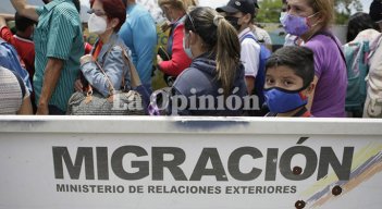 Los estudiantes y adultos mayores fueron los primeros en atravesar hacía Venezuela.