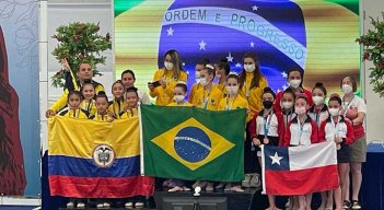 La selección de gimnasia rítmica AC2 de Colombia obtuvo su primera medalla de en la modalidad de tríos con aros.