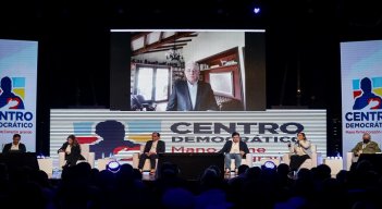 El exsenador Álvaro Uribe en su corta intervención desde su finca en Rionegro, Antioquia, ante la convención. /Colprensa
