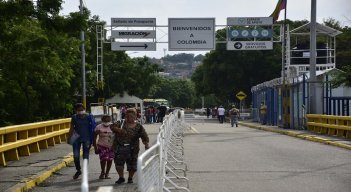 Habilitan paso peatonal en puente Francisco de Paula Santander./Foto: La Opinión