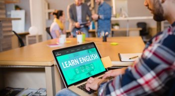 El inglés es necesario para poder aplicar a las ofertas de puestos directivos.  