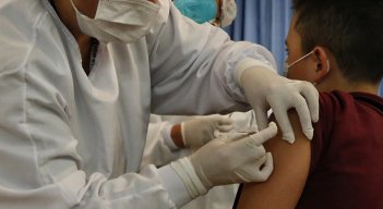 La estrategia de Moderna se basa en tres líneas de acción en las que están evaluando una dosis ligeramente modificada de su actual vacuna. / Foto: Colprensa