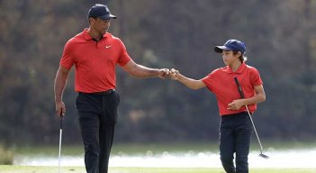Tiger Woods y su hijo Charlie hicieron una buena presentación.