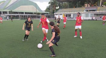La Copa Claro de fútbol, certamen aficionado que se juega en todas las regiones de Colombia disputa las finales en Medellín.