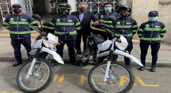 Los cuatro agentes están a cargo del municipio. Foto: Cortesía/La Opinión.