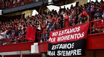 Hinchas del Cúcuta Deportivo en el estadio General Santander. 