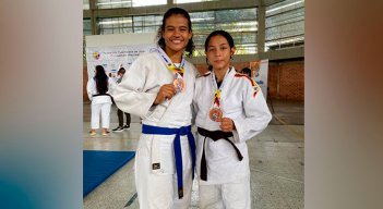Mave Hurtado y Maryuri Ureña, judo de Norte de Santander. 