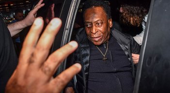 Pelé, astro histórico del fútbol. 