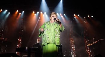 Paquita la del Barrio no puede caminar