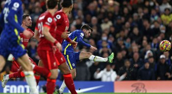 Chelsea y Livepool empataron 2-2 en la Premier League. 