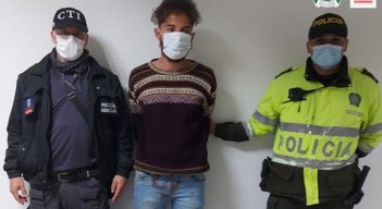 Brayan Durán Rojas habría golpeado en repetidas oportunidades la cabeza a su madre con un ladrillo que llevaba en una maleta. / Foto: Colprensa