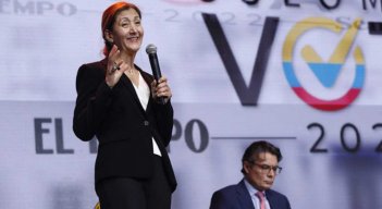 Ingrid Betancourt y Alejandro Gaviria protagonizan una acalorada discusión. / Foto: Twitter Semana