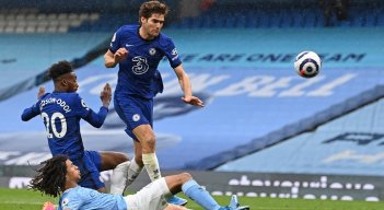 Manchester City y Chelsea se  enfrentan por el primer lugar