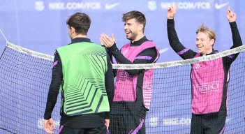 El Barcelona recibe la visita del Nápoli, del colombiano David Ospina.