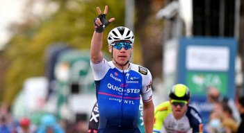 El holandés  Fabio Jakobsen (Quick-Step) ganó la primera etapa de la Vuelta Algarve.