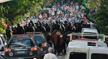Hinchas de Palmeiras se enfrentan con la policía en Sao Paulo tras derrota contra Chelsea