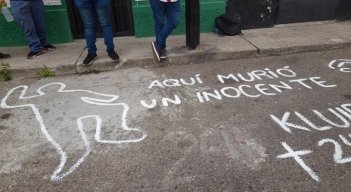 Que sea llevada a juicio la cadena de mano que ordenó disparar contra el joven exige la familia de la víctima. / Foto: Cortesía / La Opinión