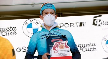 Miguel Ángel López en la Vuelta a Andalucía 2022.