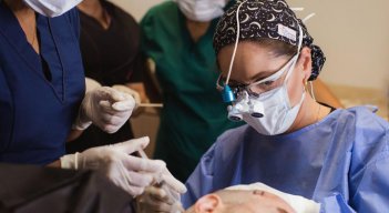 En Colombia, 3 de cada 7 hombres se realiza el implante de cabello.