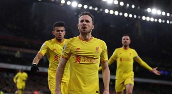El Liverpool se puso al día con la Liga Premier al derrotar al Arsenal