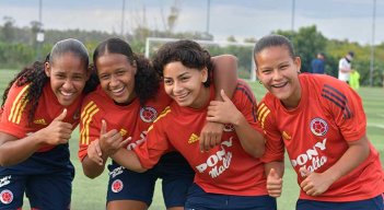 La selección Sub-17 femenina de Colombia se siente optimista de poder econ seguir el título suramericano.