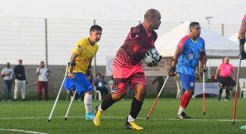 Alfonso Visbal en una de las acciones en el juego contra Brasil.
