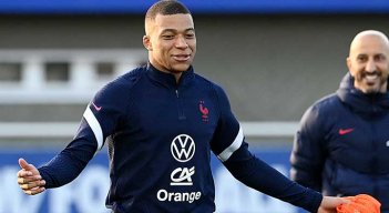 Kylian Mbappé delantero del París Saint Germain, pretendido por varios clubes.