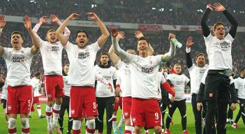 Robert Lewandowski (9) con sus goles clasificó a Polonia al Mundial de Catar