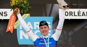 Fabio Jakobsen (Quick-Step) se impuso al esprín en la segunda etapa de la París-Niza.