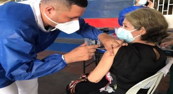 Por ahora no está autorizada para mayores sin comorbilidades. / Foto: Cortesía / La Opinión 