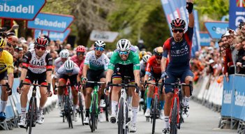Daniel Felipe Martínez ganó la cuarta etapa de la Vuelta al País Vasco. 