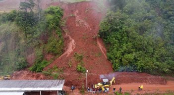 Vialidad en zona de montaña se ha visto fuertemente afectada tras las lluvias. Foto Protección Civil Táchira 