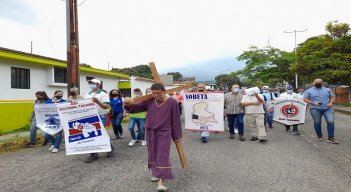 La pasión de Cristo se ve reflejada en las vivencias de los empleados públicos del Táchira. / Foto: Anggy Polanco / La opinión