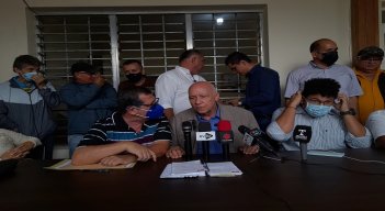 Dirigentes sindicales denuncian la creación de sindicatos paralelos a favor de Maduro. Foto: Anggy Polanco /La Opinión 
