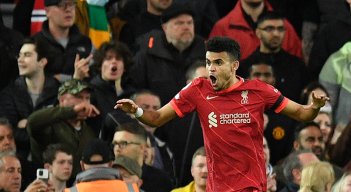 Luis Díaz abrió el marcador en la victoria del Liverpool ante el United. Foto: AFP