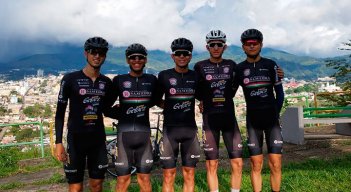 Team Saavedra 2022 en la Vuelta a Zamora. 