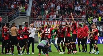 AC Milan cerca de ser campeón de la Serie A 2021-22.