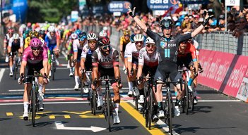 Fernando Gaviria fue segundo en la etapa 11 del Giro de Italia. 