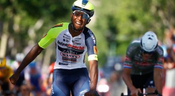 Gana la primera etapa del Giro 