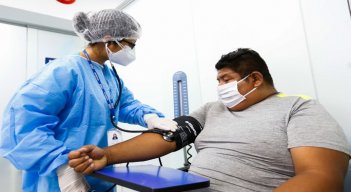 Puede detectarse fácilmente midiendo la tensión arterial, en casa o en un centro de salud. / Foto: Cortesía / La Opinión 