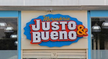 Justo & Bueno reabre algunas tiendas en  medio de su liquidación