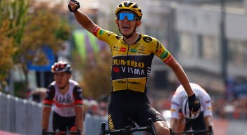 Koen Bouwman, ganador de la séptima etapa del Giro de Italia 2022. AFP