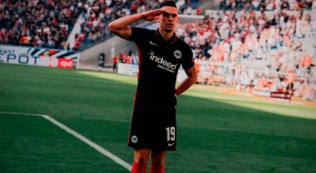 Rafael Santos Borré, delantero de Eintracht Frankfurt.