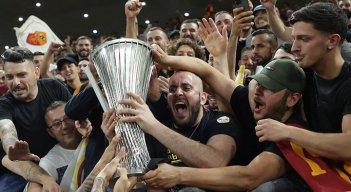 La Roma gana la primera Conference League tras vencer 1-0 al Feyenoord