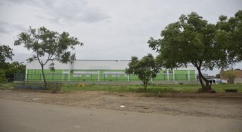 Los alrededores del CDI están constituidos por zonas verdes que, al parecer, se prestan para el consumo en las noches. Foto: Pablo Castillo/La Opinión